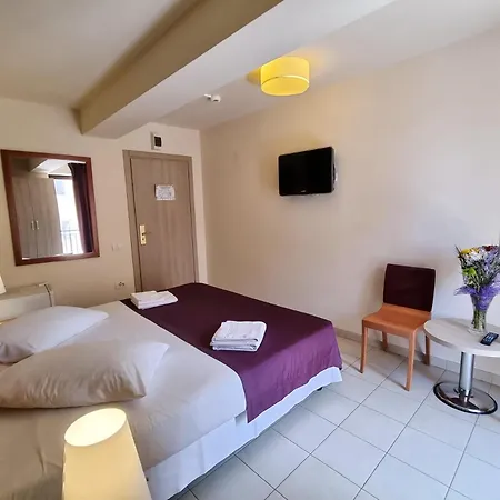 Cochet Hotel